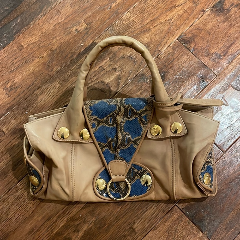 Gustto leather handbag 
Camel leather with blue snakeskin